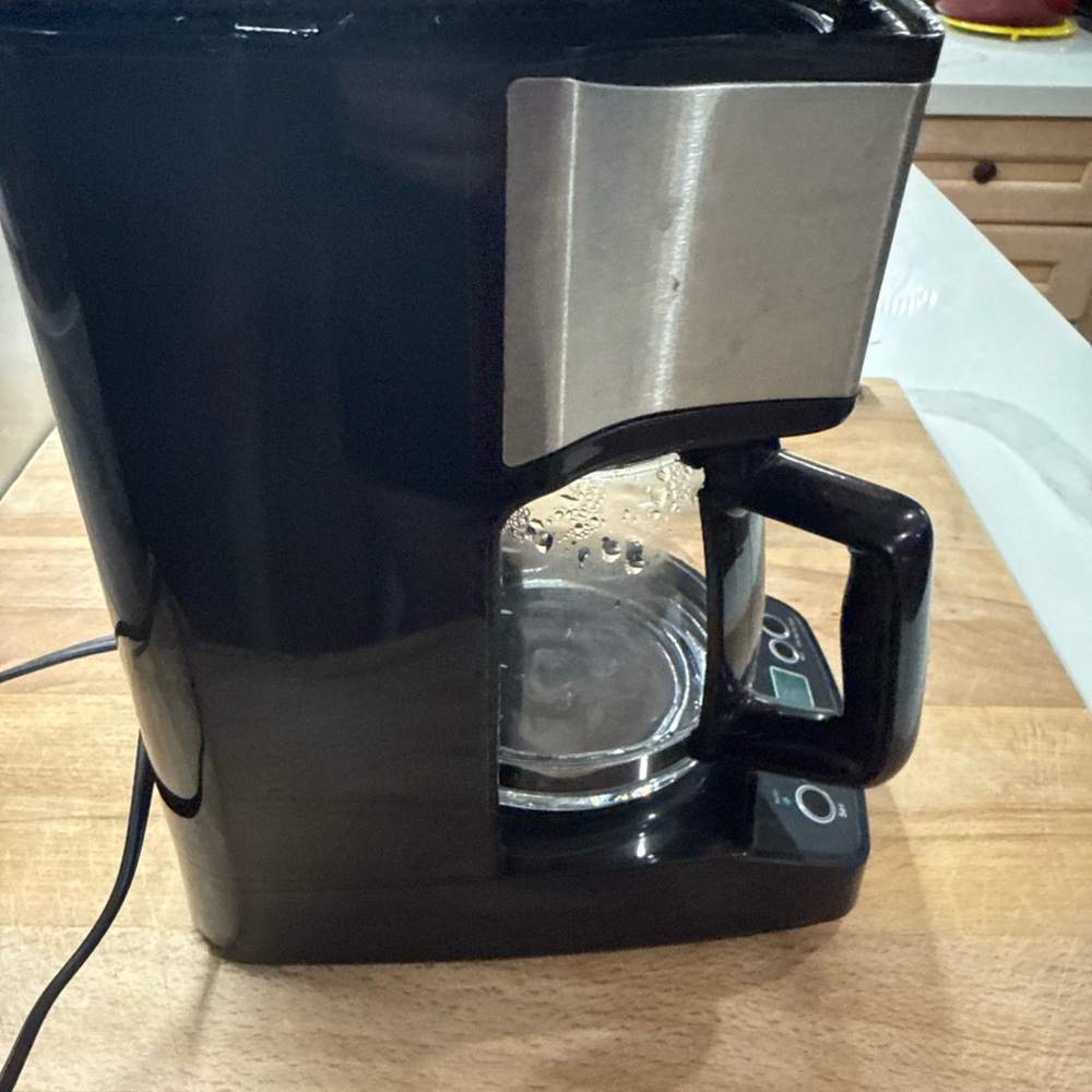 Capresso Black and Silver Coffee Maker mini 5 cups - Picture 6 of 8